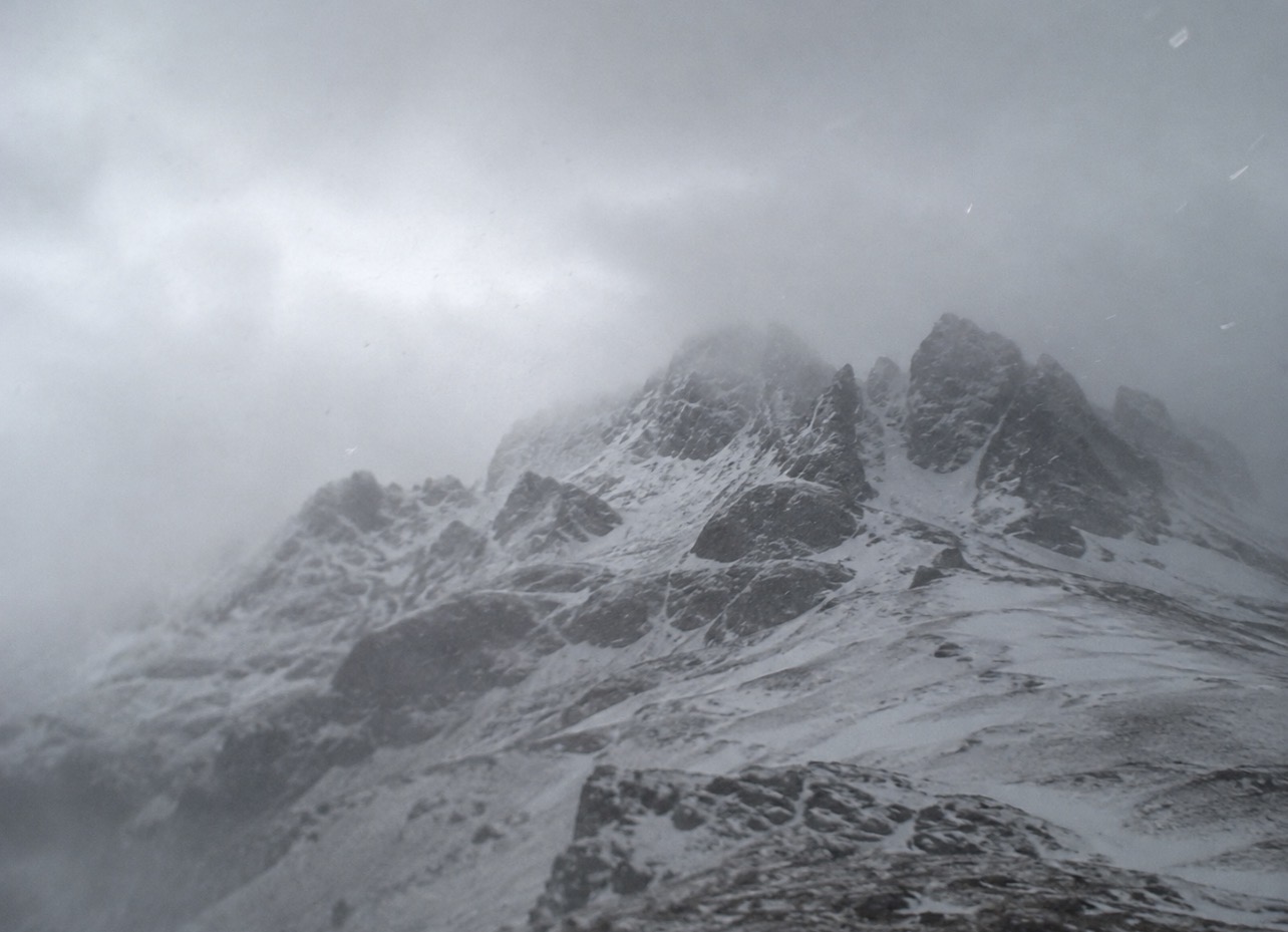 Neige sur les sommets des Alpes dans l’Oisans près de Grenoble en août 2026.