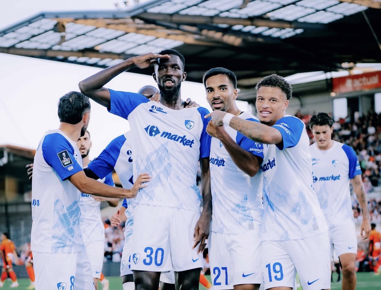 Photo match LAVAL - GF38 Ligue 2