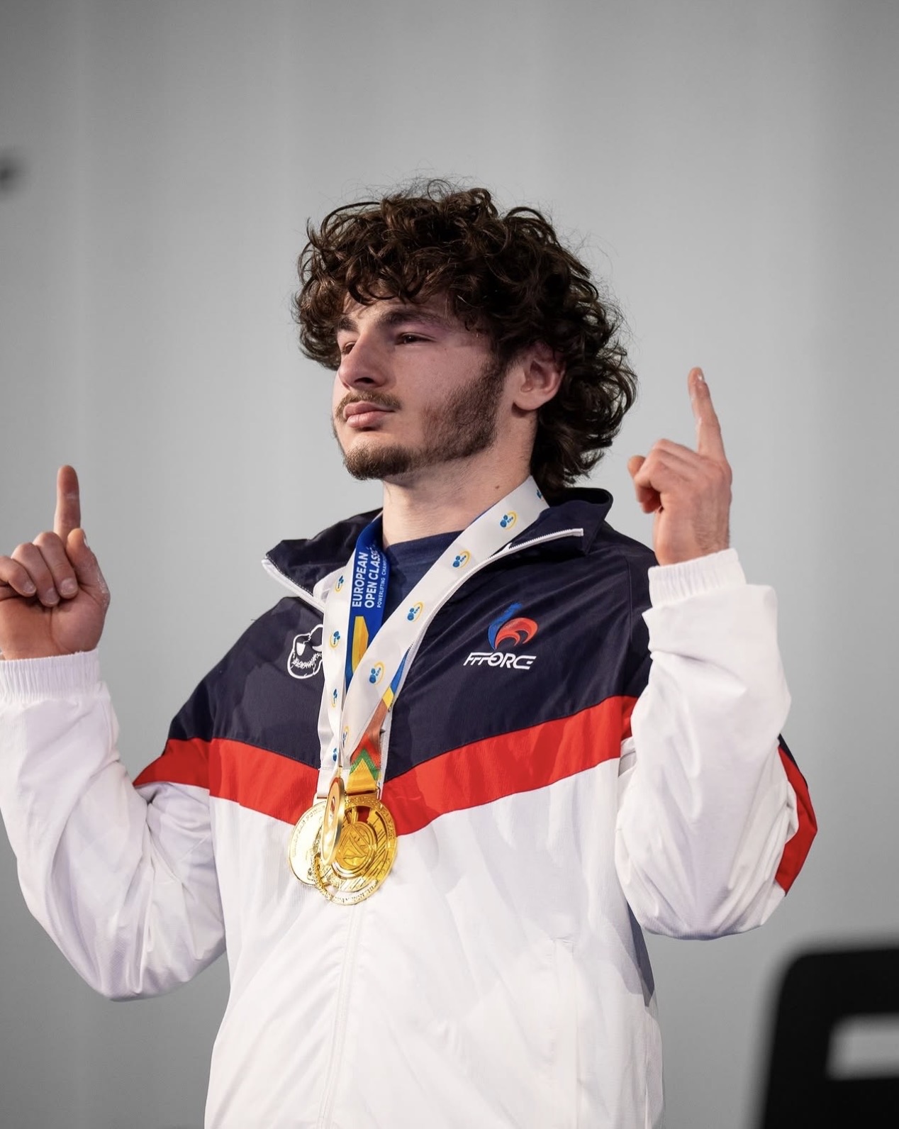 Sacha Cialdella lors d’une compétition de force athlétique, discipline dans laquelle le Grenoblois de 20 ans vient de devenir champion du monde junior.