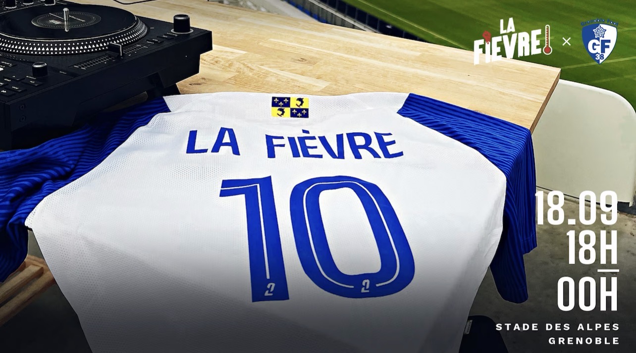 Affiche La Fièvre x GF38 avec un maillot bleu et blanc numéro 10 posé près d’une platine, accompagnée de la date du 18 septembre et des horaires 18h-00h.