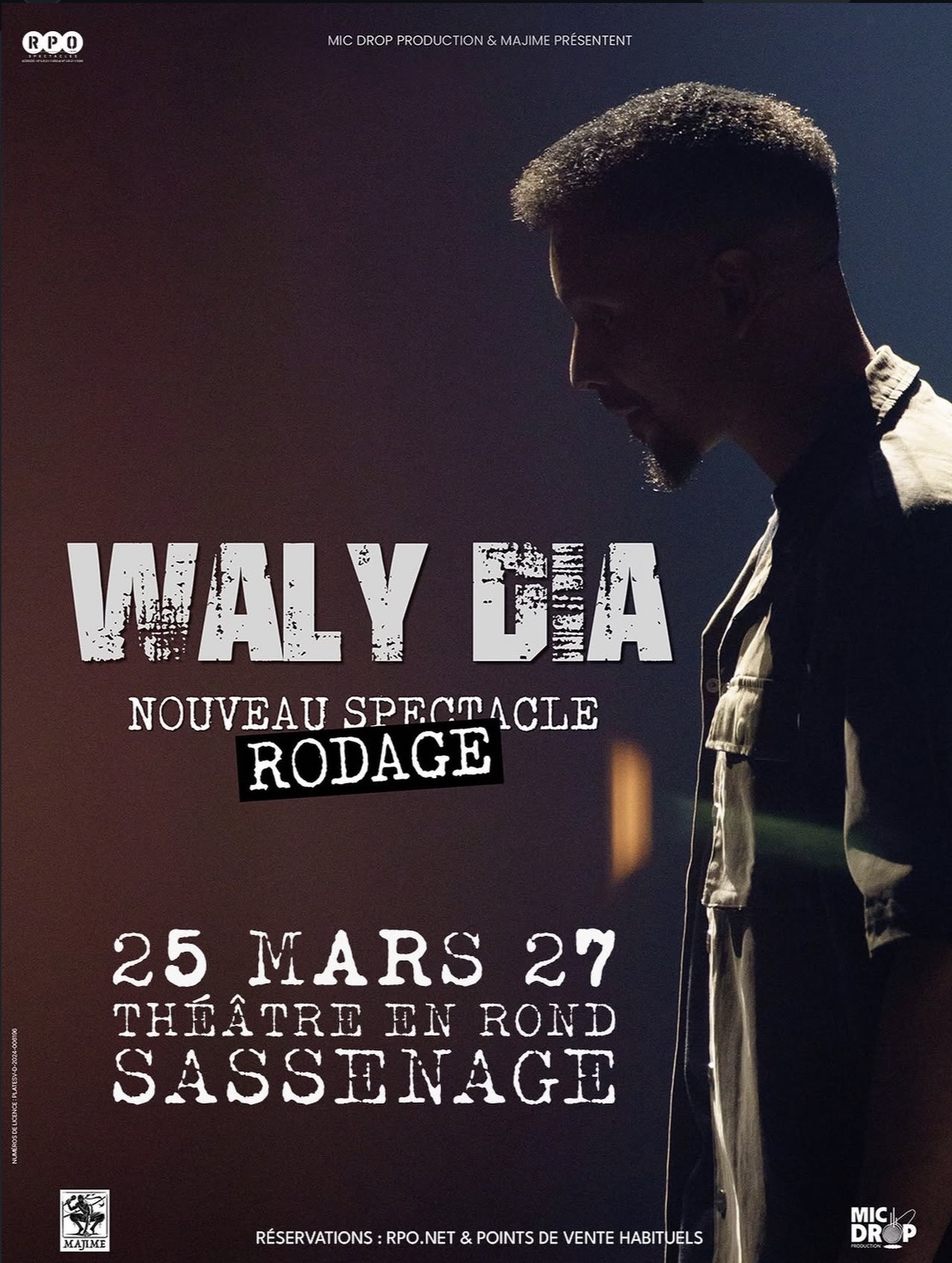Waly Dia sur scène lors d’une représentation de son nouveau spectacle en rodage au Théâtre en Rond de Sassenage