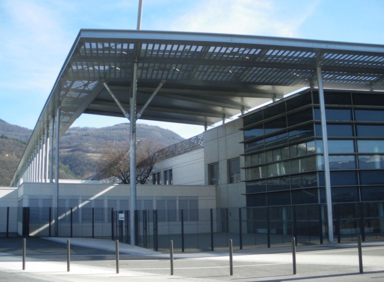 Illustration d'une manifestation de lycéens, d'étudiants et d'enseignants à Grenoble, à l'occasion du rassemblement annoncé le 15 octobre 2026 au départ du lycée Pablo-Neruda de Saint-Martin-d'Hères.